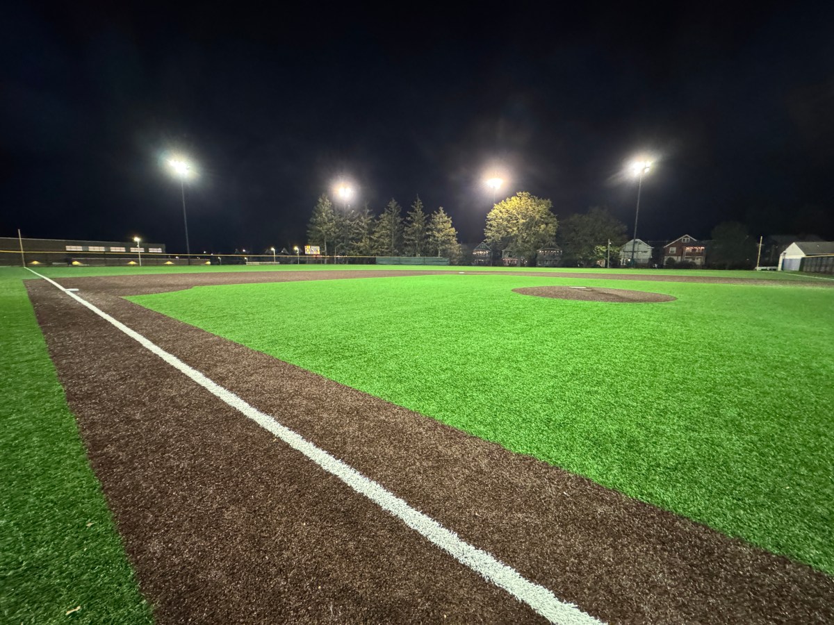Lakewood Baseball Stuns St Edward’s 4-2 Under the&nbsp;Lights